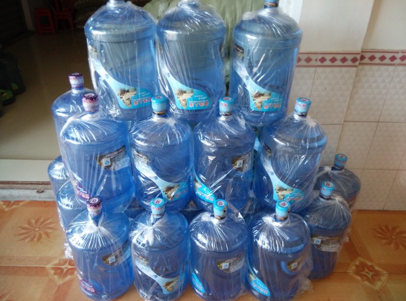 上海城市生活中的水之源：桶装水的选择与变化